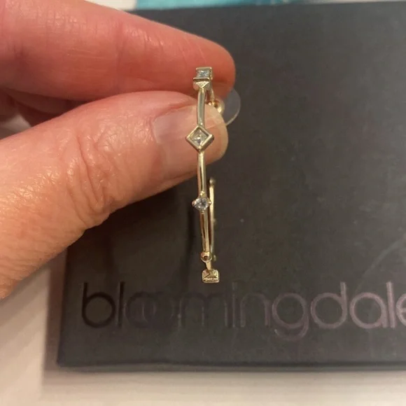 NWOT Kendra Scott Rohan gold statement hoop earrings. Crystal accents sparkle. - Picture 3 of 8